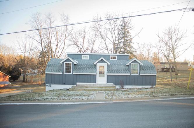 128 W Estey St