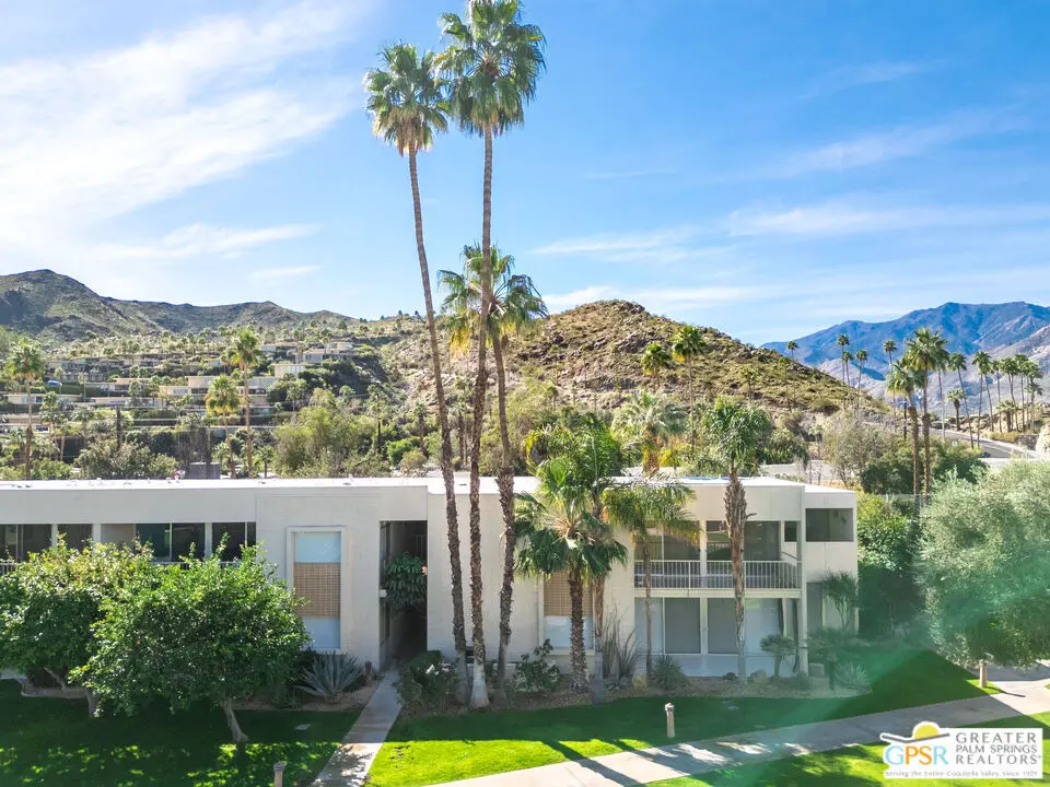 459 Desert Lakes Dr