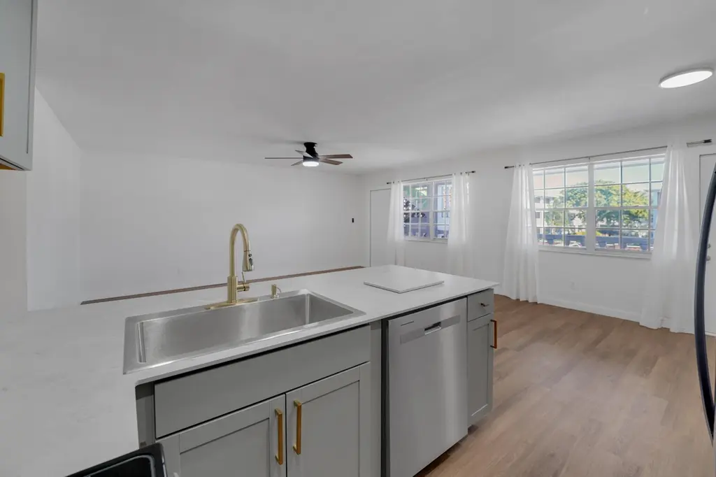 5203 NE 24th Ter Unit B207