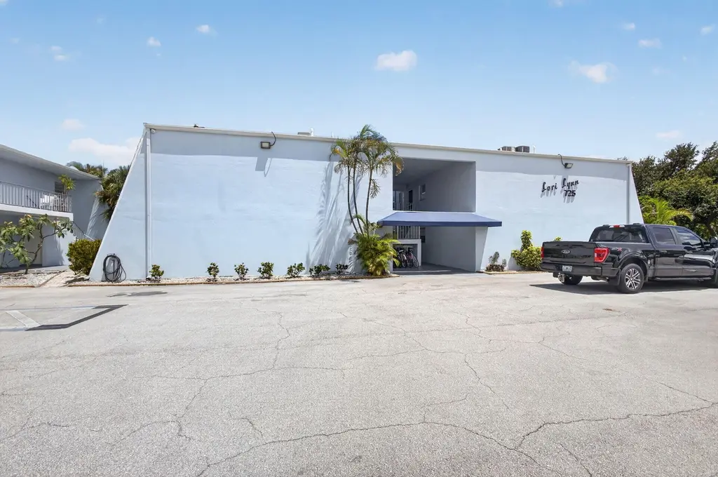 725 Hummingbird Way #109