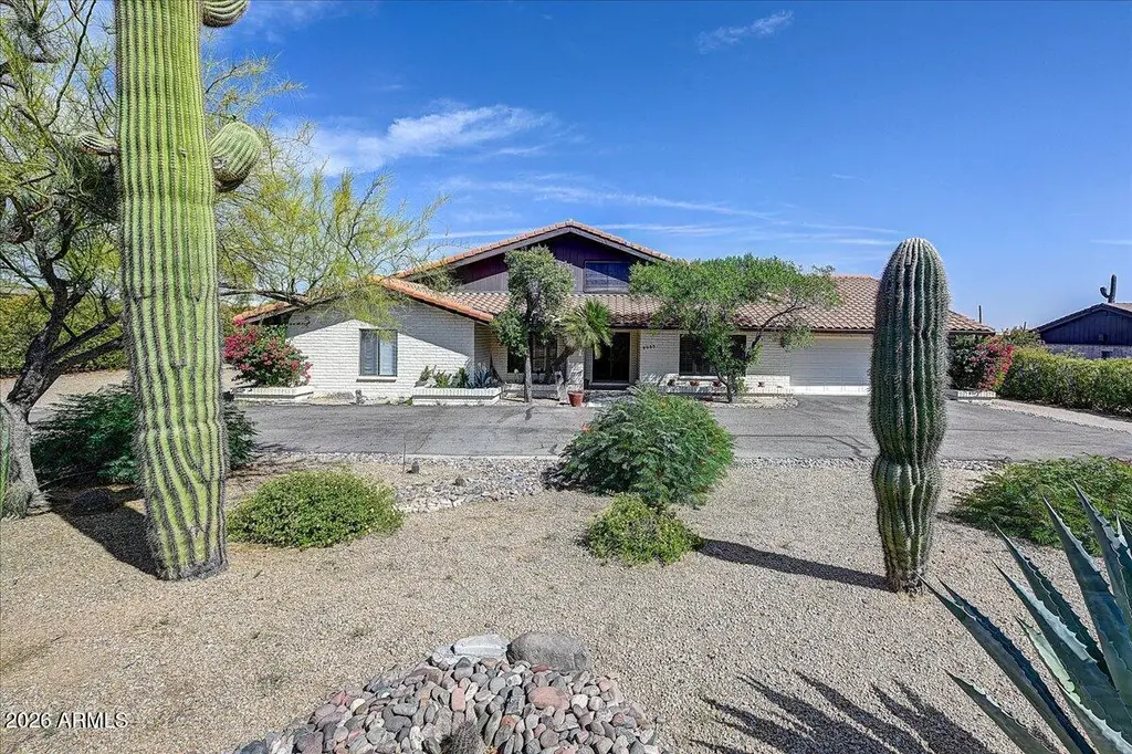 9033 E Lazywood Pl