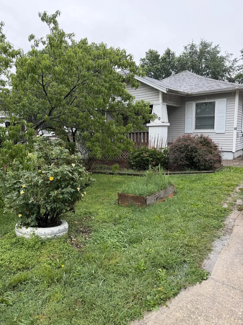 2010 E Cairo St