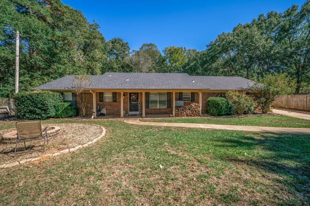 8 Hollers St