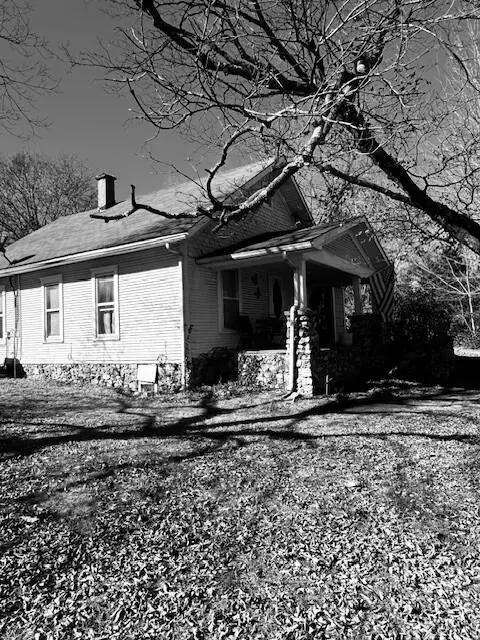201 S School St