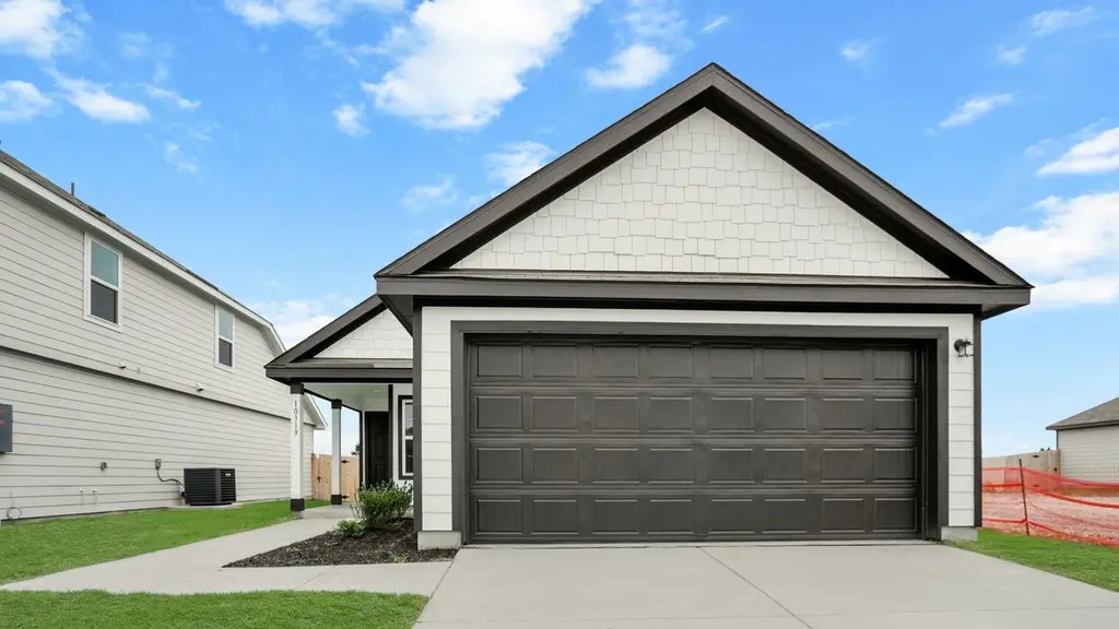 10319 Liberty Grv