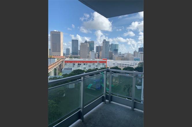 90 SW 3rd St #1211