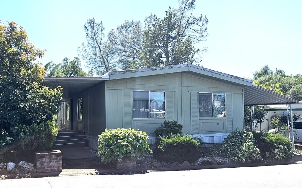 12104 Hemlock Dr