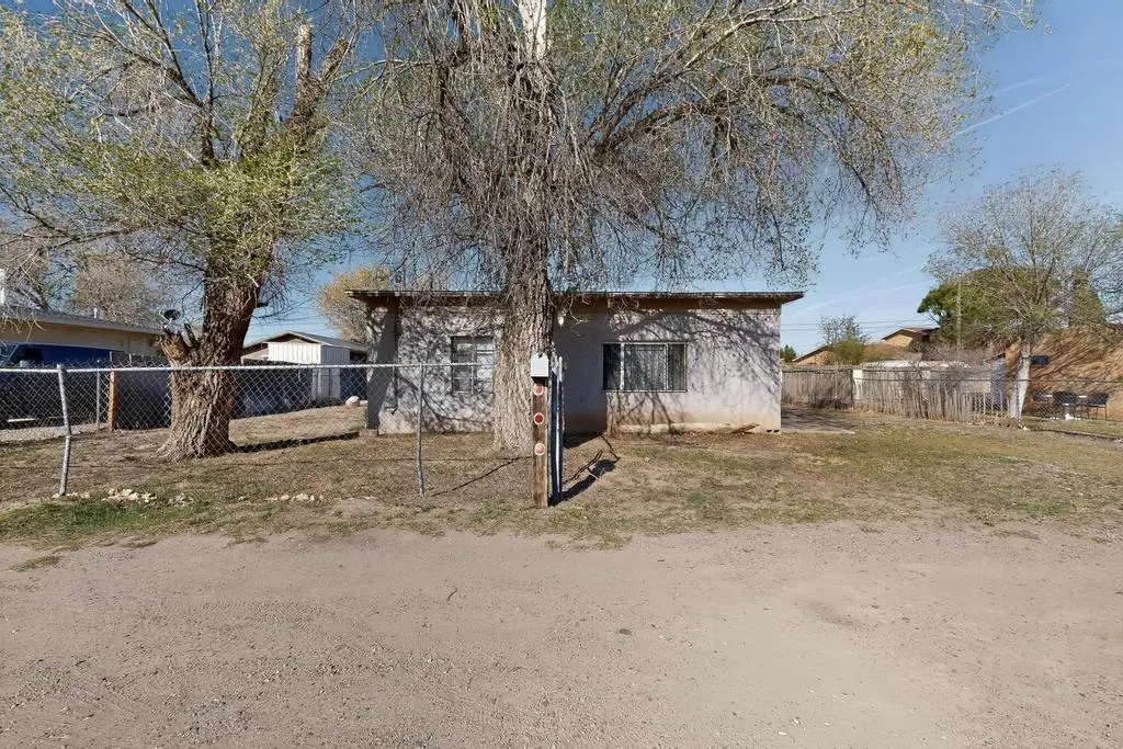 105 Barcelona Cir SW