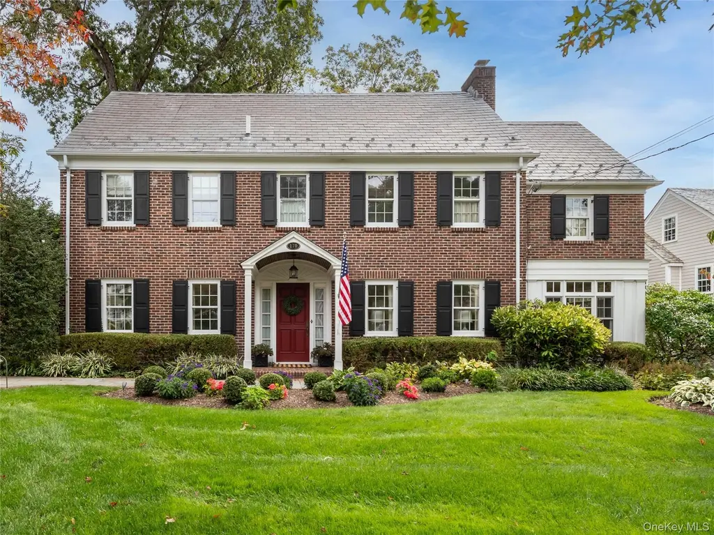 170 Manhasset Woods Rd