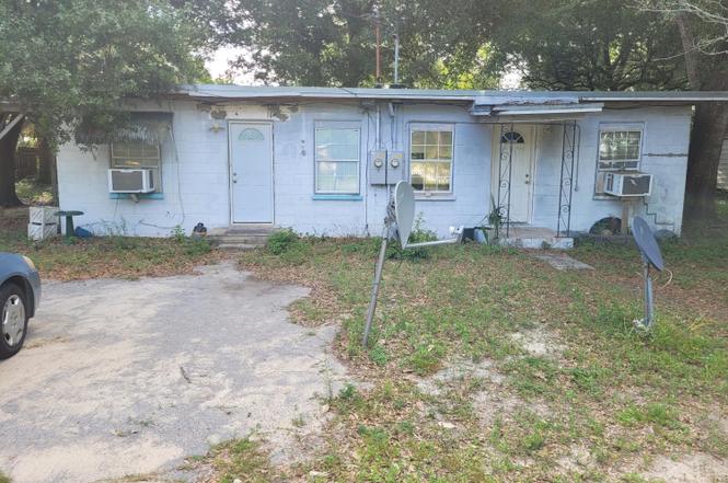 11 SE Elm Ave