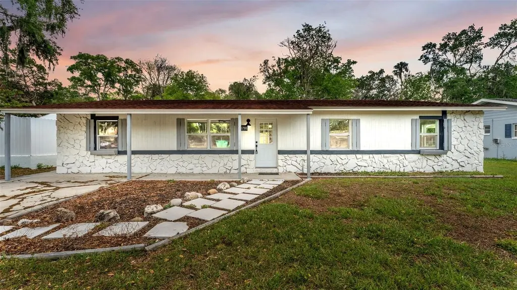 3781 N Hiawatha Ter