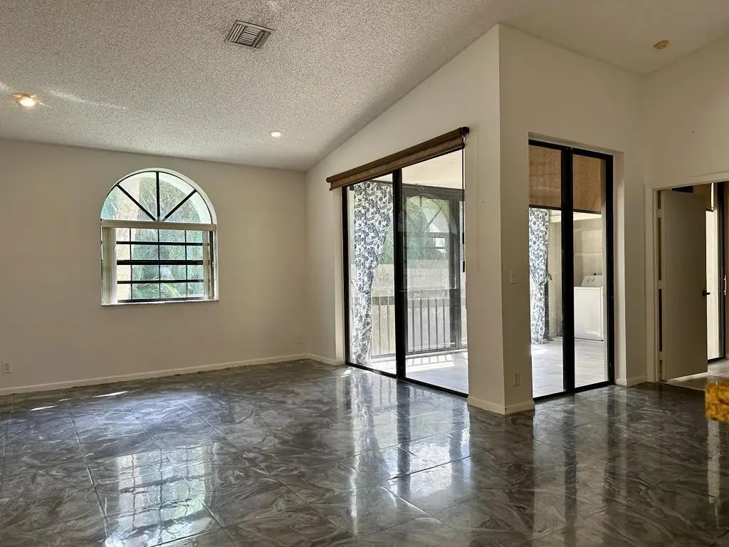 5438 Verona Drive Unit 812 L Dr Unit L