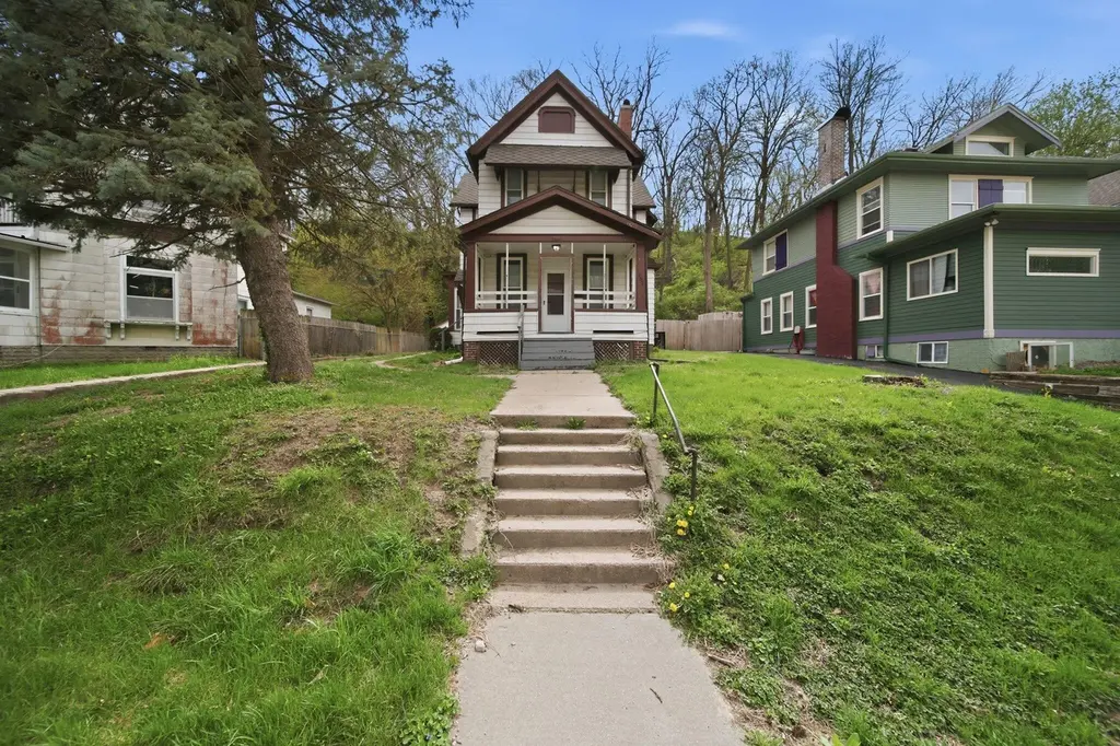 352 Lincoln Ave