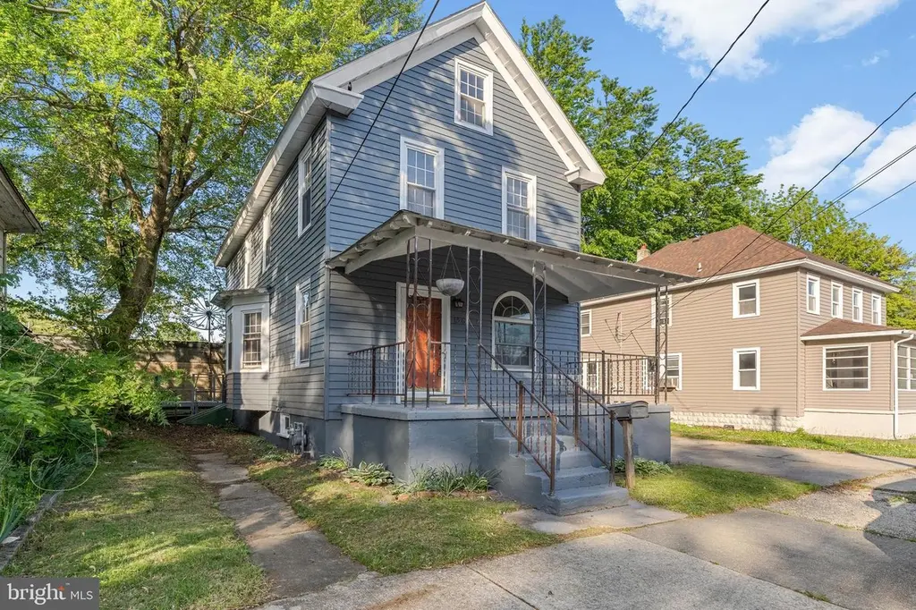 136 Denny Ave