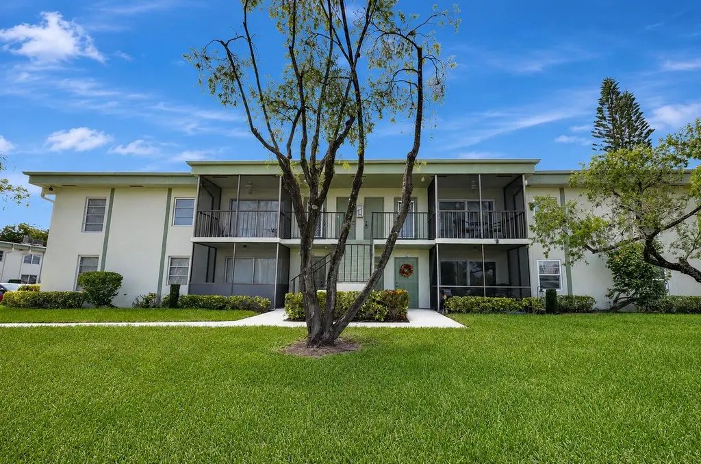 7547 S Oriole Blvd #101