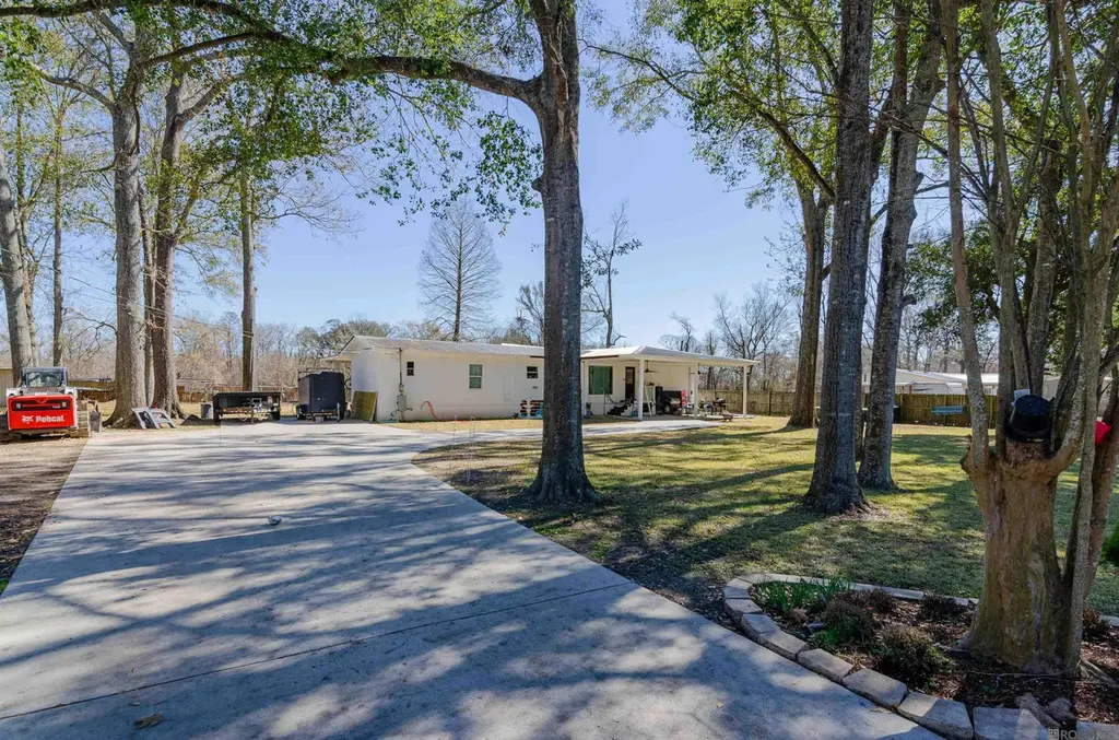 15230 Silver Oak Dr
