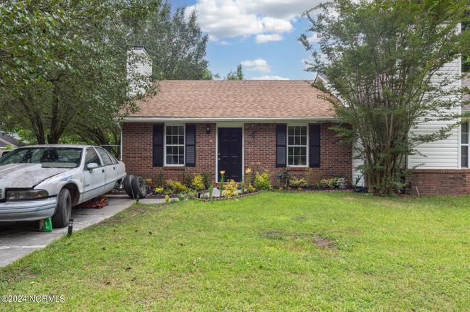 1902 Rolling Ridge Dr