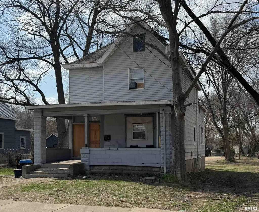 1823-1825 N Linn St