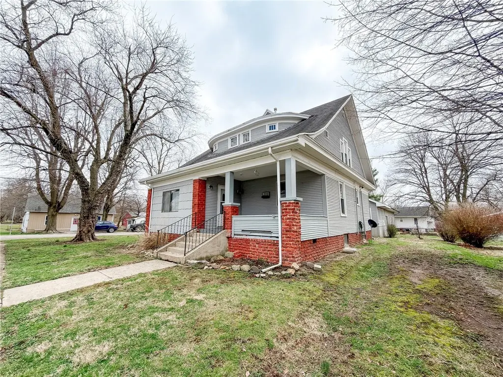 309 E North St