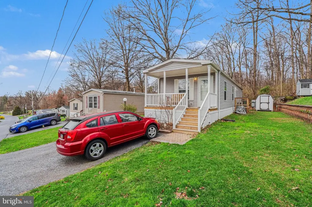 64 Lakeview Dr