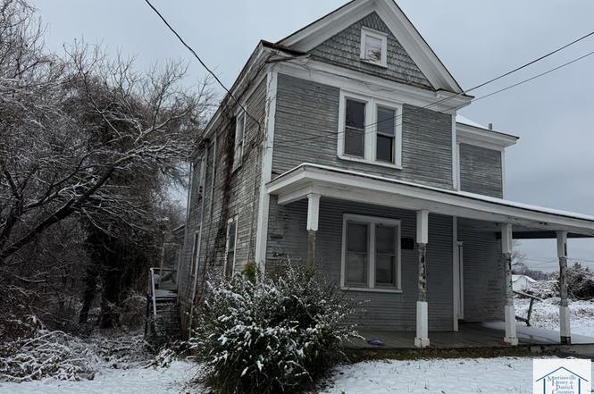 106 Moss St