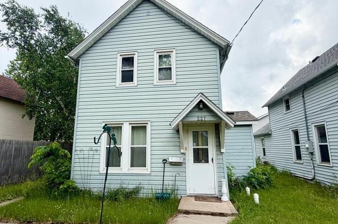 227 4th Ave N