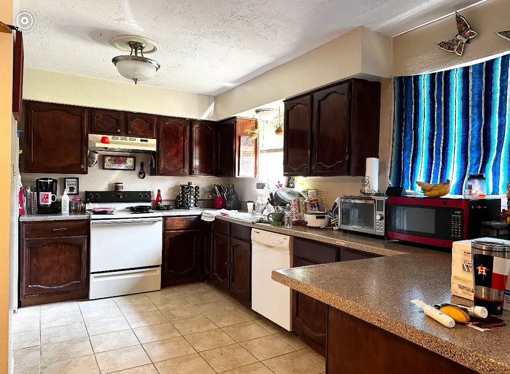 6222 Brookgate Dr