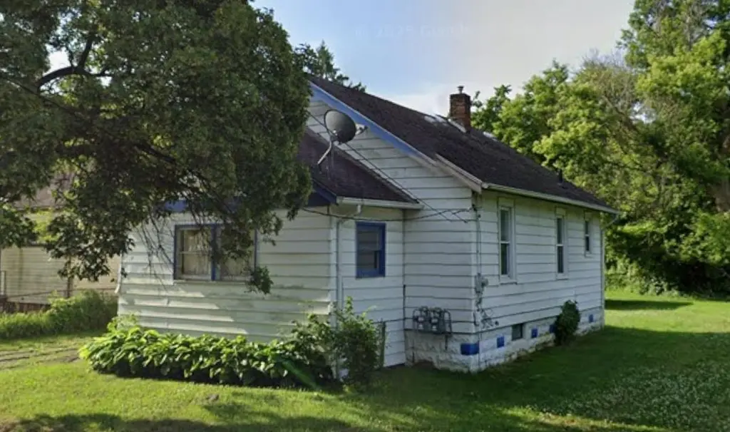 228 E Russell Ave