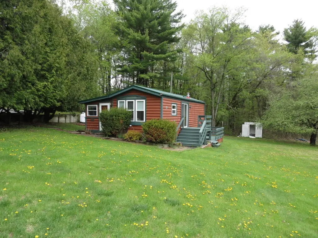16 Bay Ln