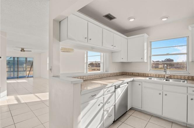11 Vista Palm Ln #201