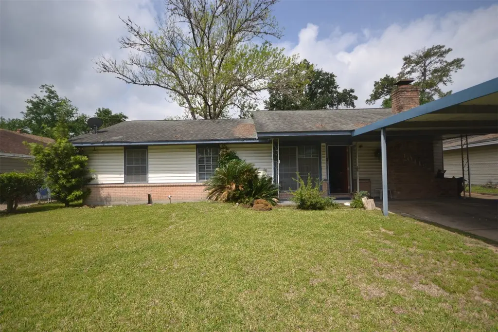 10419 Hollyglen Dr