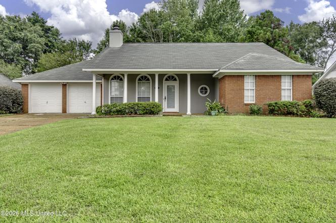 212 Hawthorne Dr