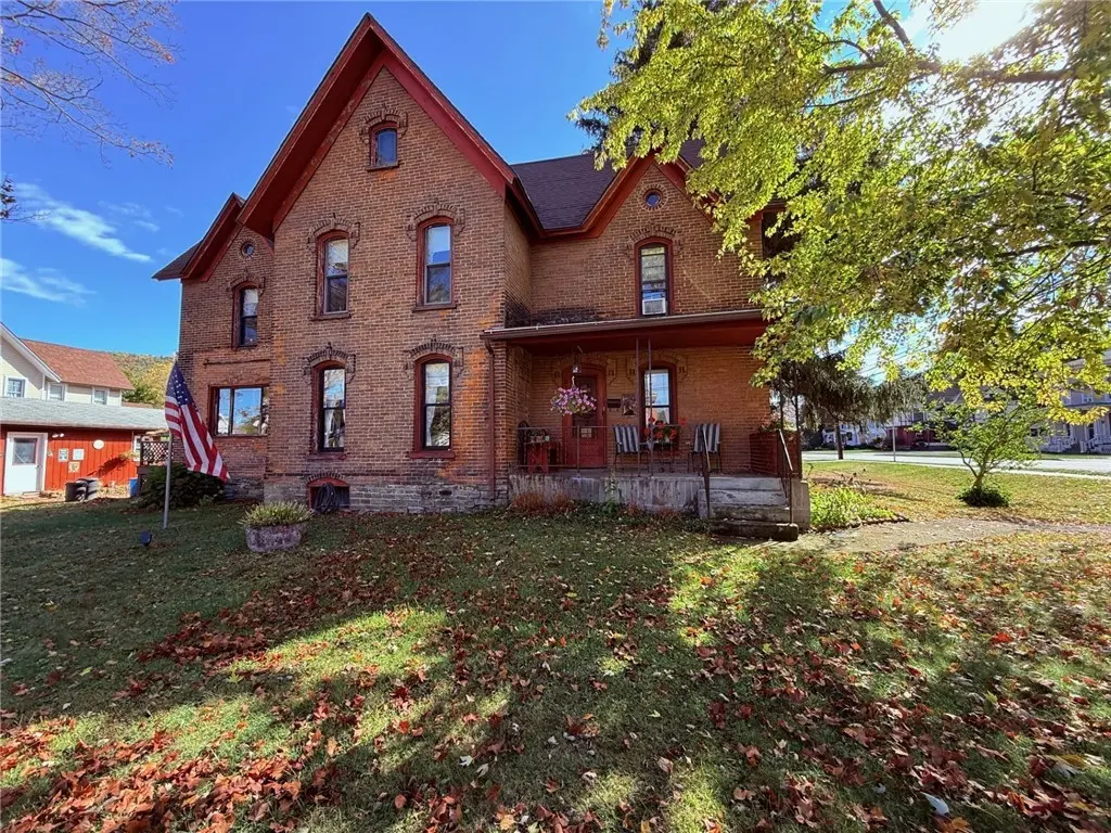 17 E Main St