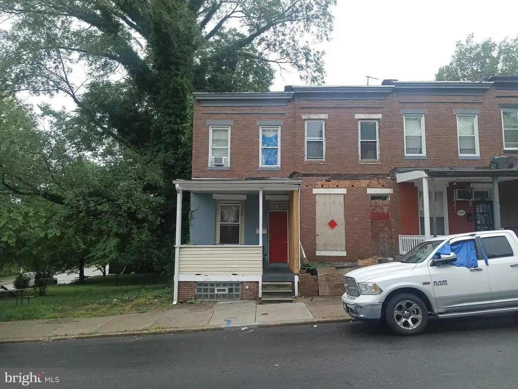 2715 W Lafayette Ave