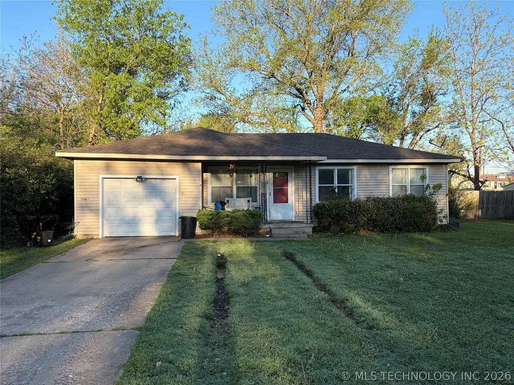 16 S Indianola St