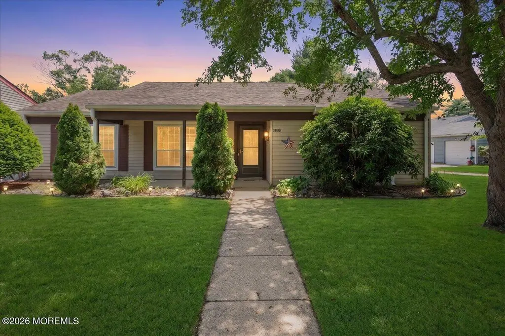 585B Kevin Ct Unit B