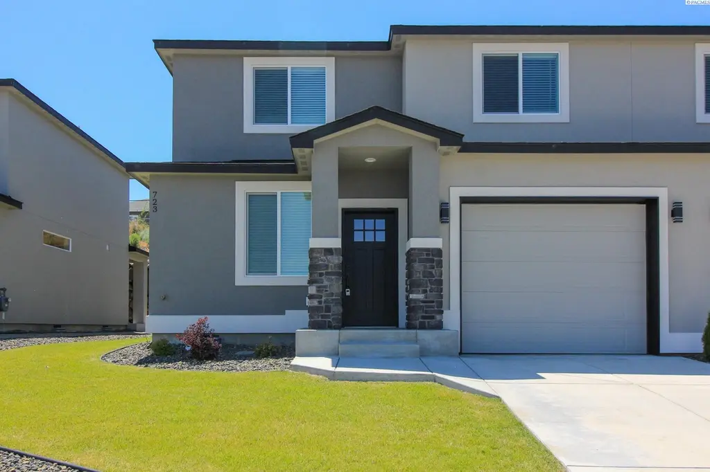 723 Rio Vista Loop