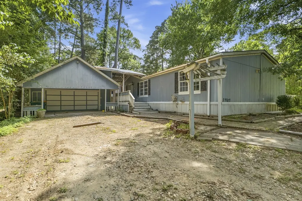 13707 Brigadier Dr