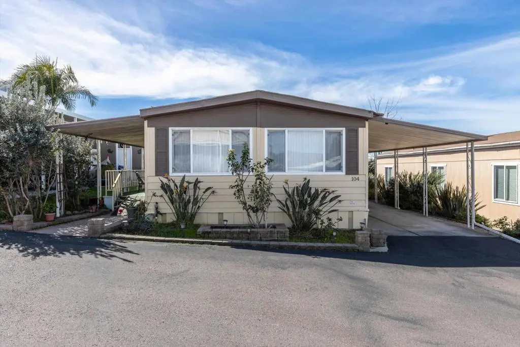 718 Sycamore #104