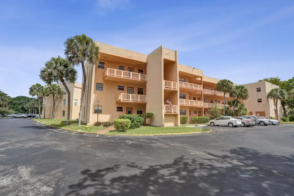 8390 Lagos De Campo Blvd #301