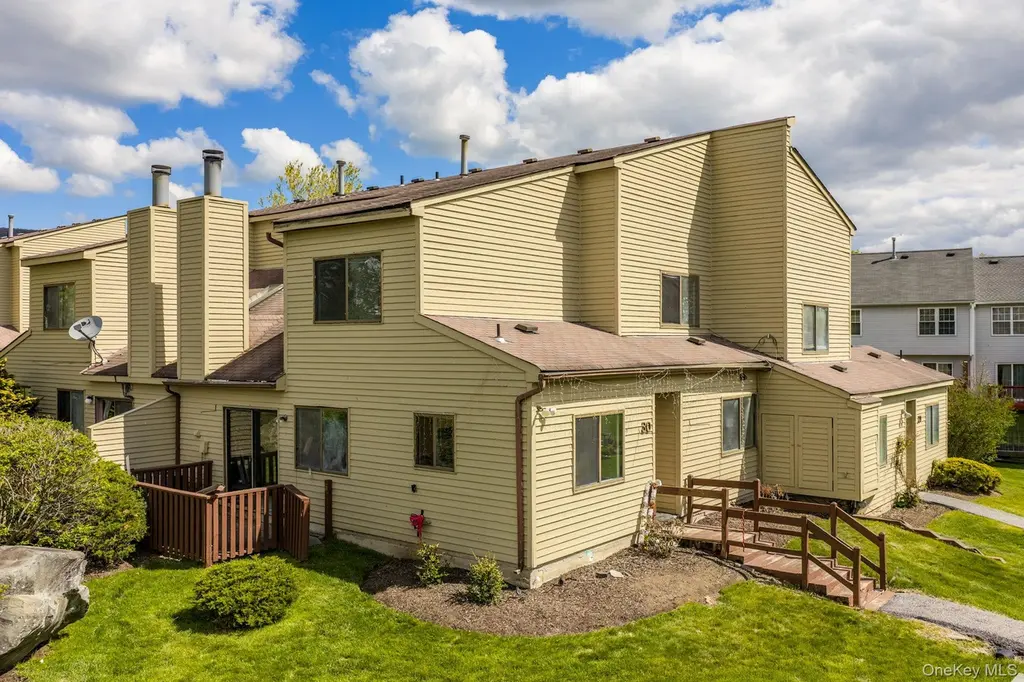 30 Sycamore Ct