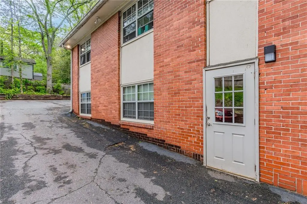 1322 Euclid Ave NE #205
