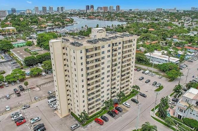 900 NE 18th Ave Apt 306