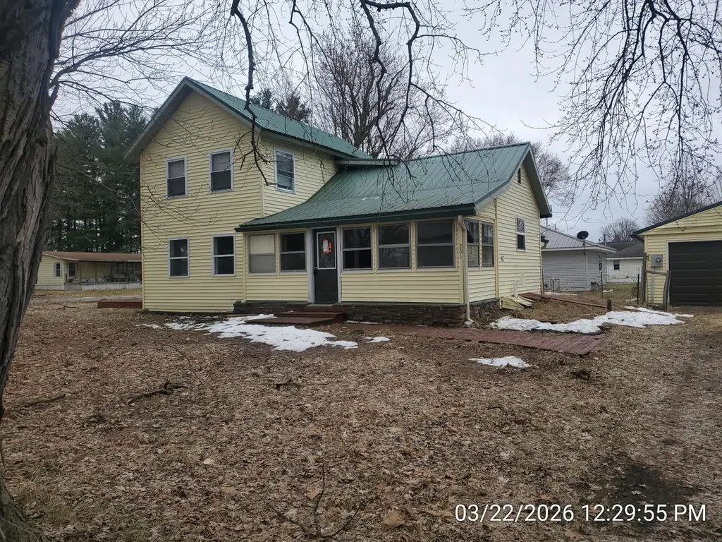 201 Birch St