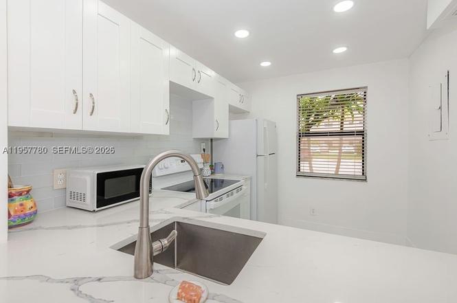 10434 Sunrise Lakes Blvd #109