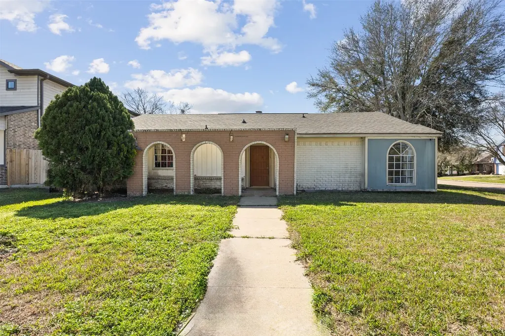 6715 Rowell Ct