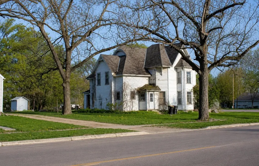 211 Dugan St N