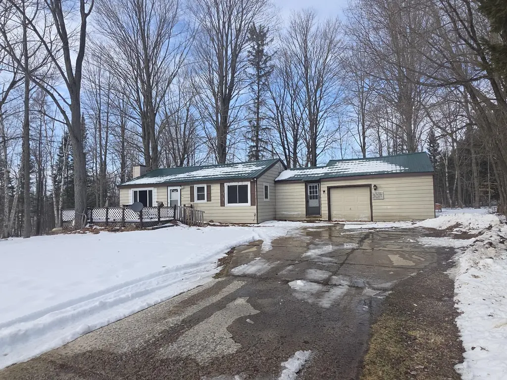 8446 Bamfield Rd