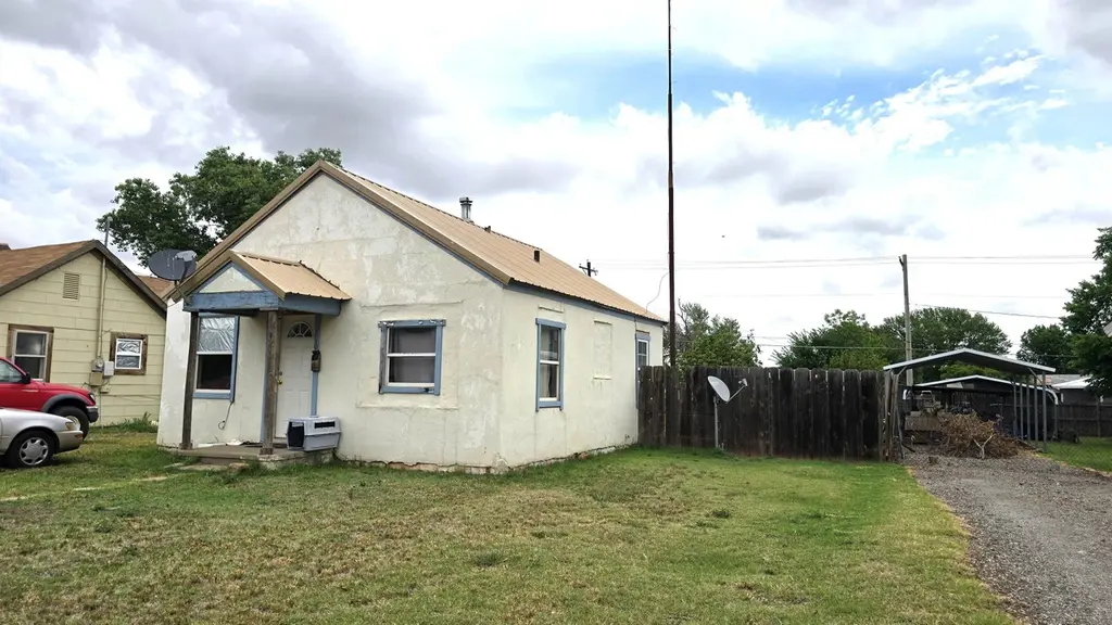 210 N 11th Ave