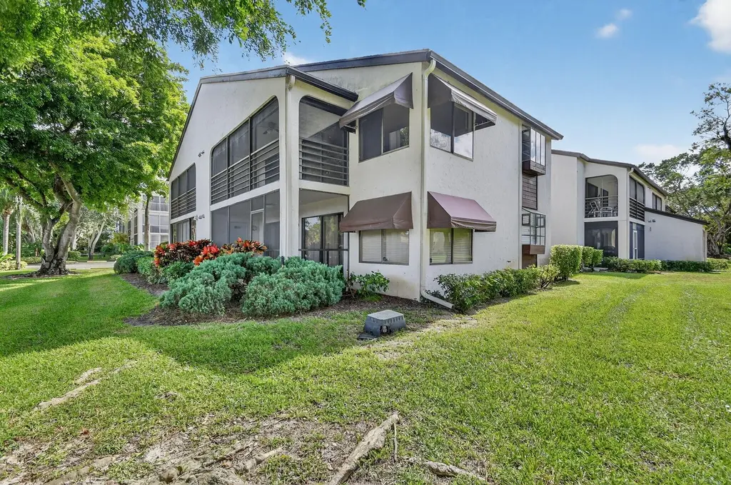 5040 Rose Hill Dr #206